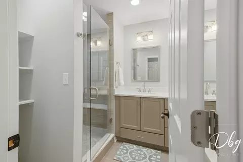 Bath - 5380 Oakview Ln, Gurnee, IL 60031 photo 2 of 7