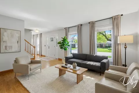 Living - 5380 Oakview Ln, Gurnee, IL 60031 photo 4 of 18