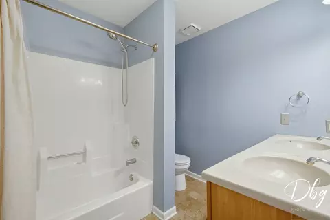 Bath - 5380 Oakview Ln, Gurnee, IL 60031 photo 6 of 7