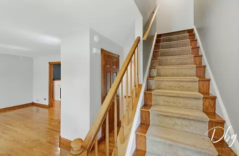 Entry Way - 5380 Oakview Ln, Gurnee, IL 60031 photo 3 of 6