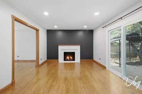 Living - 5380 Oakview Ln, Gurnee, IL 60031 photo 10 of 18