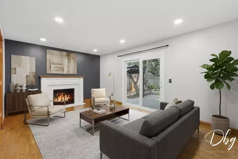 Living - 5380 Oakview Ln, Gurnee, IL 60031 photo 9 of 18