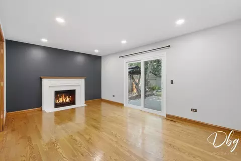 Living - 5380 Oakview Ln, Gurnee, IL 60031 photo 8 of 18
