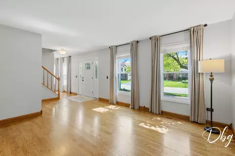 Living - 5380 Oakview Ln, Gurnee, IL 60031 photo 3 of 18