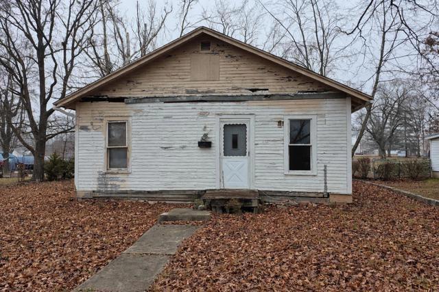 502 E Saint Charles Ave, Mcleansboro, IL 62859