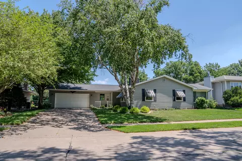 2918 30th St, Moline, IL 61265 photo 1