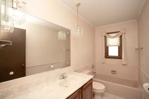Bath - 2918 30th St, Moline, IL 61265 photo 1 of 3
