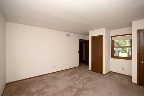 Bedroom - 2918 30th St, Moline, IL 61265 photo 2 of 3