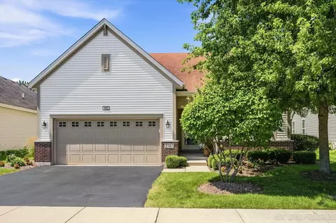 2747 Northmoor Dr, Naperville, IL 60564