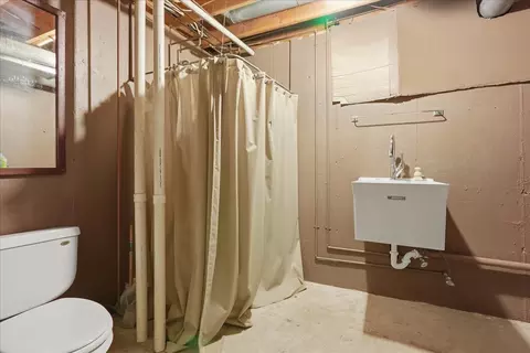 Bath - 511 N Grove St, Colfax, IL 61728 photo 4 of 5