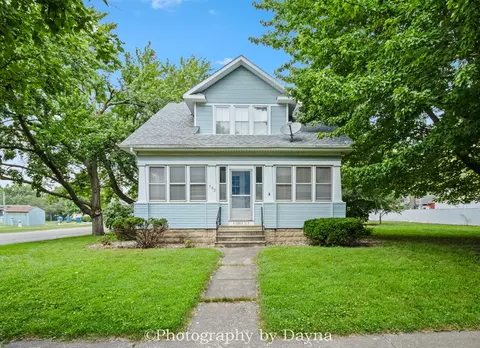 502 E 4th St, Momence, IL 60954