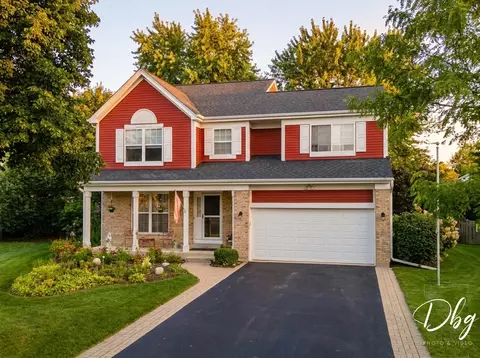 14 W Country Walk Dr, Round Lake Beach, IL 60073