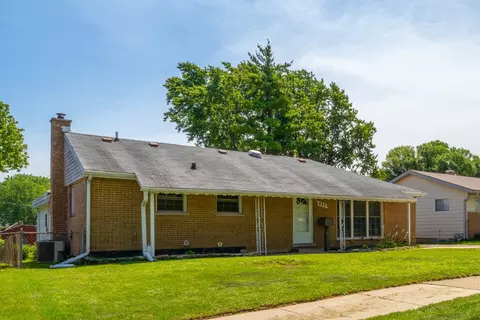 425 S Clarendon Ave, Addison, IL 60101
