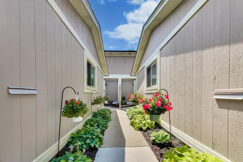 Entry Way - 309 Redwing Dr, Deerfield, IL 60015 photo 1 of 2