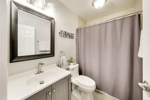 Bath - 309 Redwing Dr, Deerfield, IL 60015 photo 3 of 3