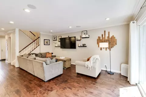 Living - 309 Redwing Dr, Deerfield, IL 60015 photo 2 of 2