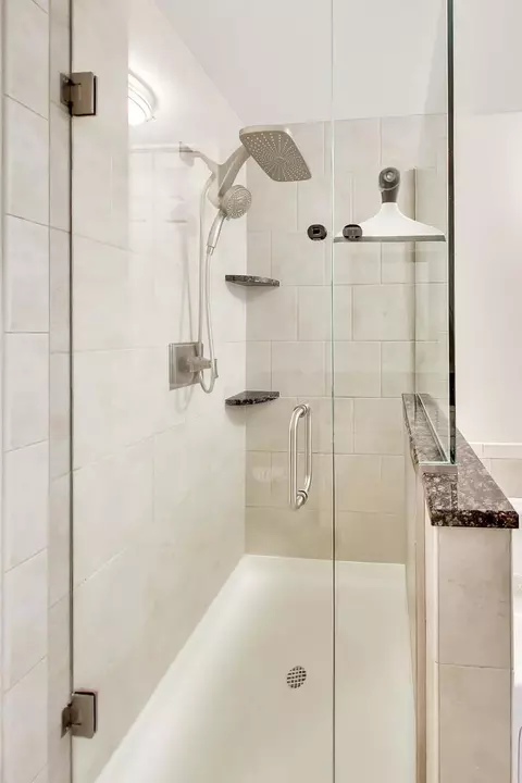 Bath - 309 Redwing Dr, Deerfield, IL 60015 photo 2 of 3