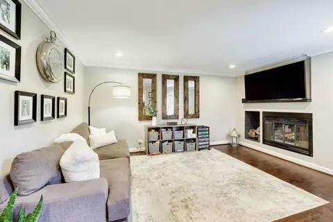 Living - 309 Redwing Dr, Deerfield, IL 60015 photo 1 of 2