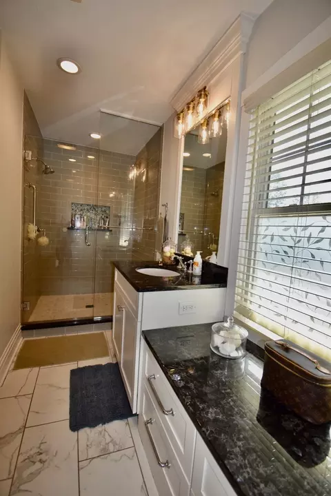 Bath - 1131 Thatcher Ave, River Forest, IL 60305 photo 2 of 4