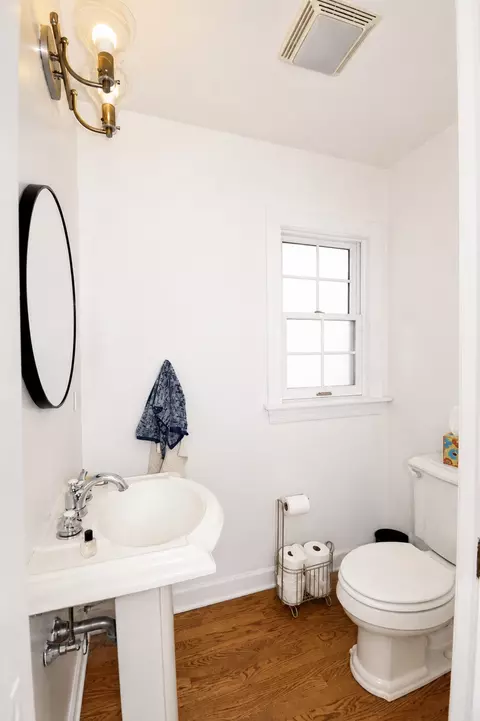 Bath - 1131 Thatcher Ave, River Forest, IL 60305 photo 1 of 4