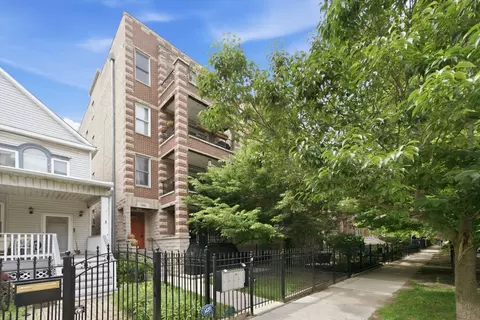 5302 N Winthrop Ave #4, Chicago, IL 60640