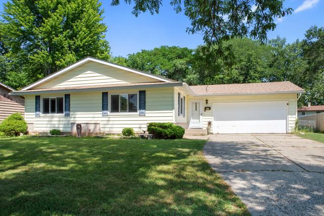873 Yorkshire Ln, Crystal Lake, IL 60014