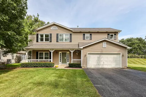 16 Crystal Ridge Dr, Crystal Lake, IL 60012