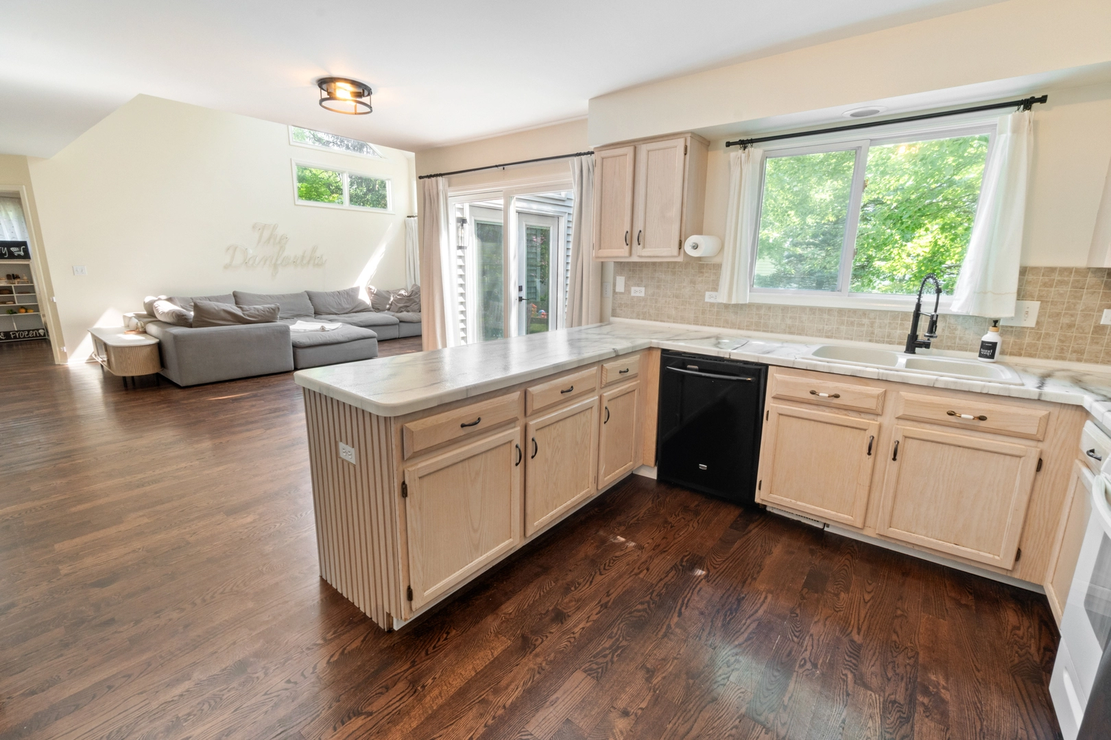 189 Hampton St, Cary, IL 60013 photo 12