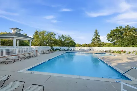 Exterior - 2871 Falling Waters Ln, Lindenhurst, IL 60046 photo 4 of 5