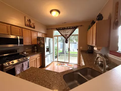 Kitchen - 2871 Falling Waters Ln, Lindenhurst, IL 60046 photo 3 of 3