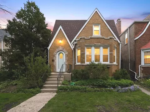 5919 N Bernard St, Chicago, IL 60659