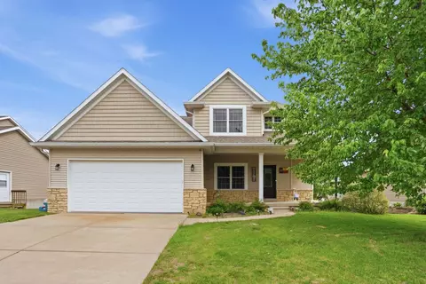 1101 Wild West Dr, Leclaire, IA 52753