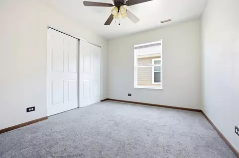 Bedroom - 571 Sandy Ct, Harvard, IL 60033 photo 2 of 3