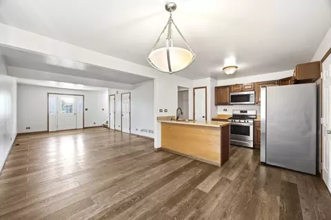 Living - 571 Sandy Ct, Harvard, IL 60033 photo 3 of 3
