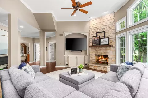 Living - 1114 Chadwick Ct, Aurora, IL 60502 photo 4 of 4