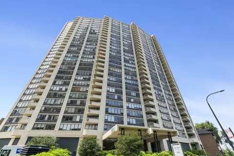 3930 N Pine Grove Ave #909, Chicago, IL 60613