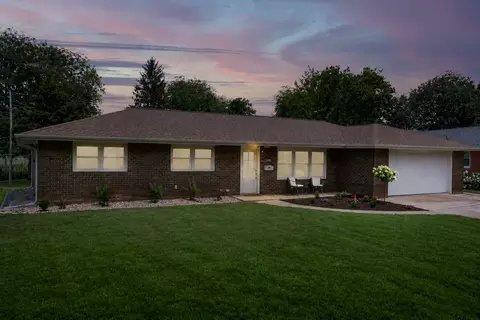 Exterior - 802 Karin Dr, Normal, IL 61761 photo 2 of 15