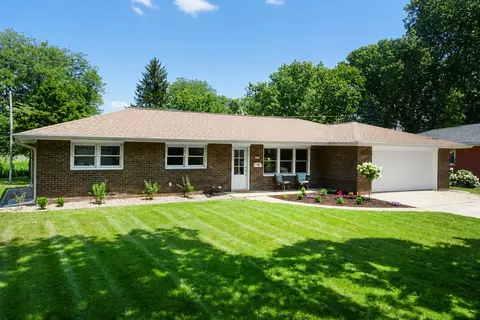 Exterior - 802 Karin Dr, Normal, IL 61761 photo 6 of 15