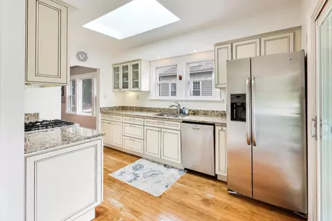 Kitchen - 124 E Grantley Ave, Elmhurst, IL 60126 photo 2 of 3