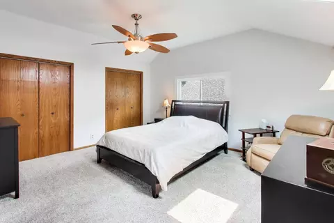 Bedroom - 124 E Grantley Ave, Elmhurst, IL 60126 photo 2 of 3