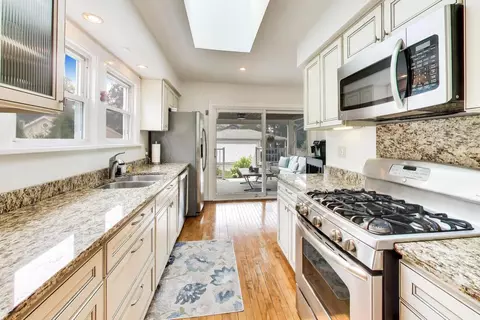 Kitchen - 124 E Grantley Ave, Elmhurst, IL 60126 photo 1 of 3