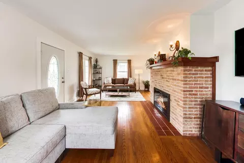 Living - 124 E Grantley Ave, Elmhurst, IL 60126 photo 2 of 4
