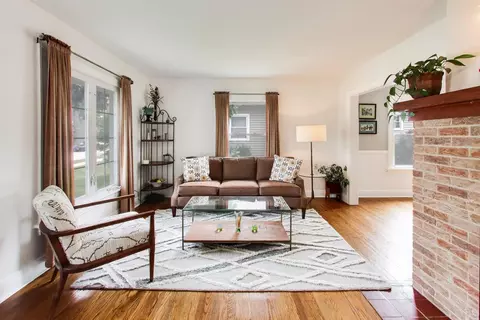 Living - 124 E Grantley Ave, Elmhurst, IL 60126 photo 3 of 4
