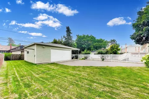 Exterior - 124 E Grantley Ave, Elmhurst, IL 60126 photo 9 of 12