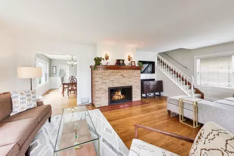 Living - 124 E Grantley Ave, Elmhurst, IL 60126 photo 1 of 4