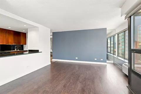 Living - 30 E Huron St #2007, Chicago, IL 60611 photo 2 of 5
