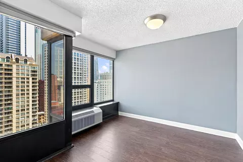 Bedroom - 30 E Huron St #2007, Chicago, IL 60611 photo 1 of 3