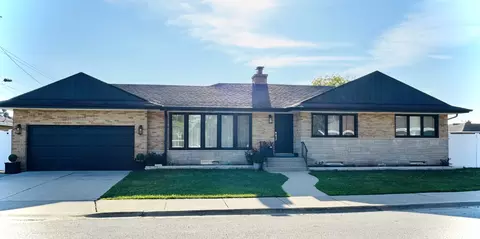 8425 W Sunnyside Ave, Chicago, IL 60656