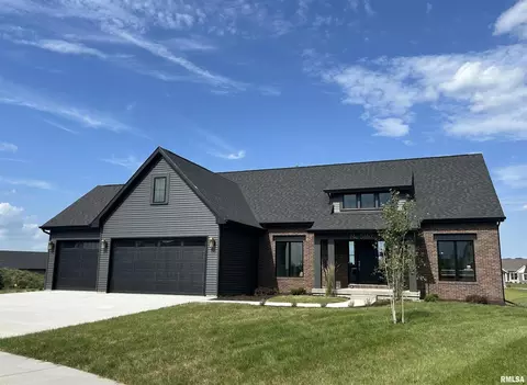 5167 Lakeside Ct, Bettendorf, IA 52722