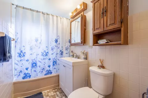 Bath - 5937 Park Ave, Berkeley, IL 60163 photo 1 of 1